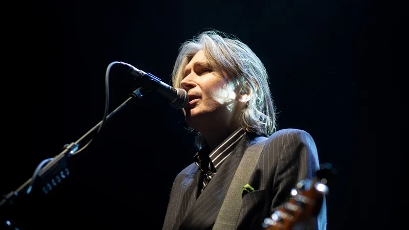 Del Amitri Frontman Justin Currie Reveals Parkinson’s Struggle, Says Playing Guitar Has Become ‘Very Hard Del Amitri Frontman Justin Currie Reveals Parkinson’s Struggle, Says Playing Guitar Has Become ‘Very Hard